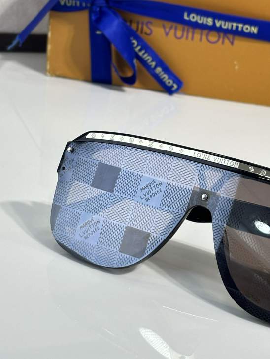 Picture of Louis Vuitton Sunglasses _SKUfw76440447fw
